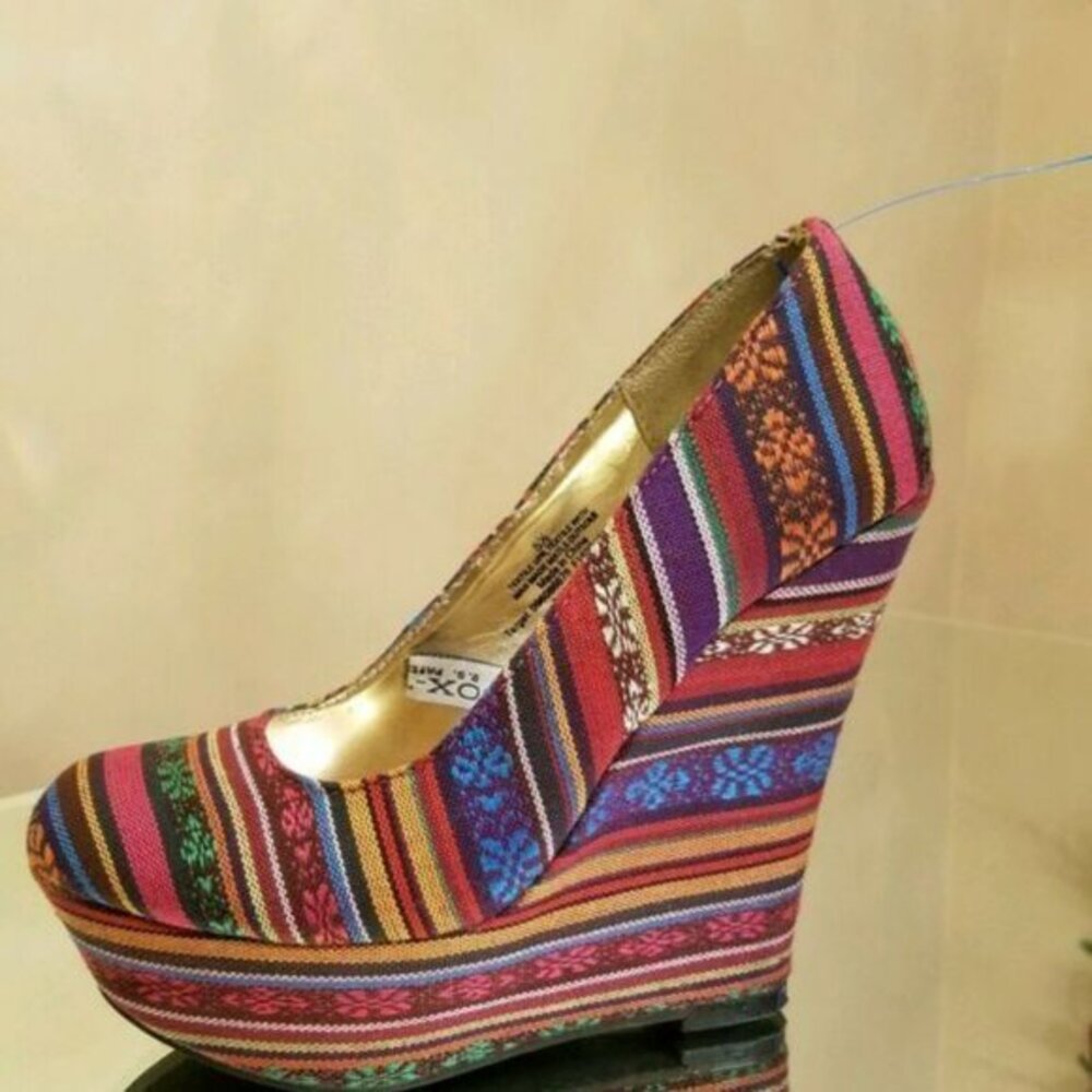 Mossimo Multi-colored Platform Shoe size 7.5